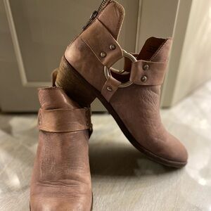 Giddy up Y’all!! Frye Booties for Fall!!